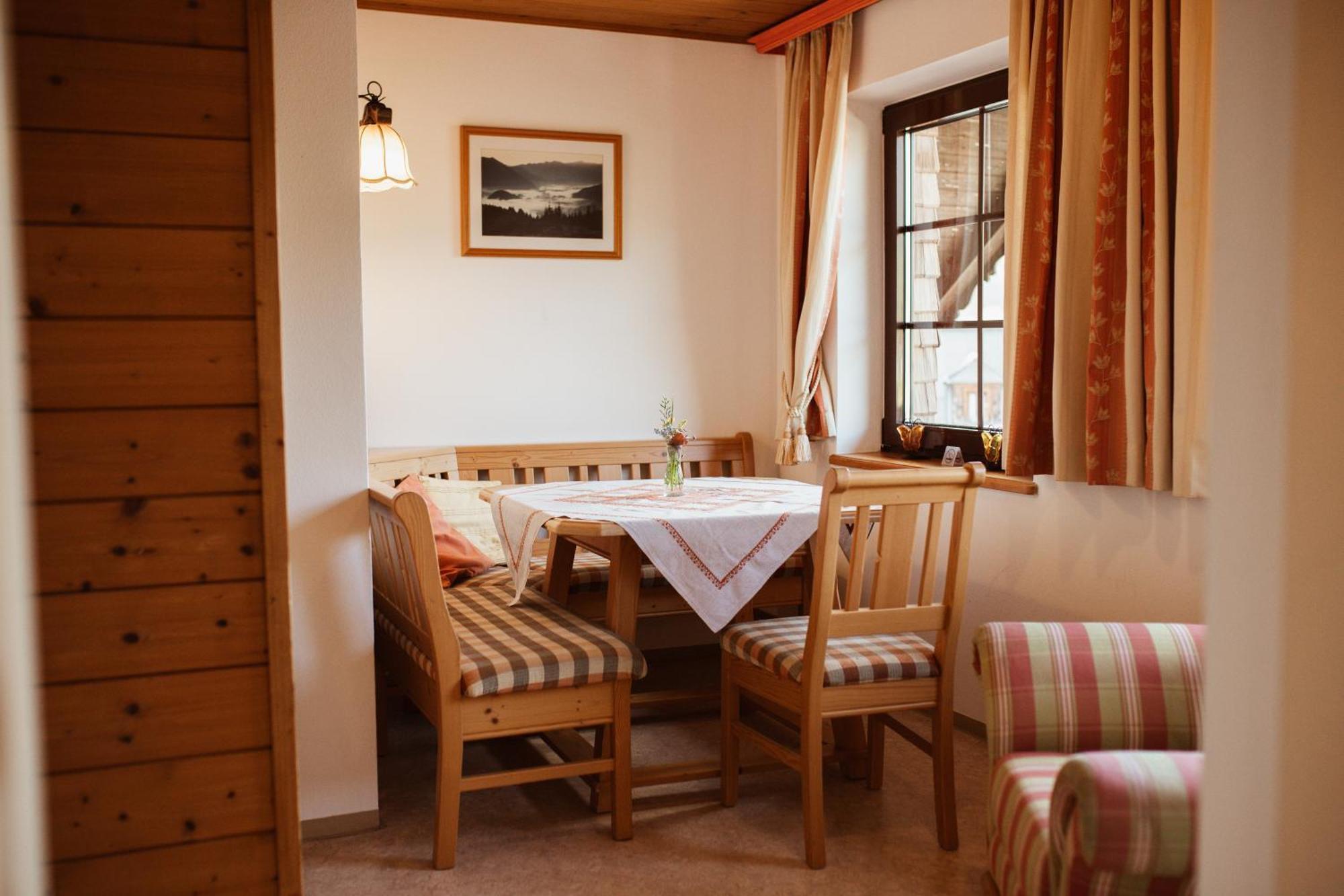 Primushaeusl Gaestehaus ストローブル 部屋 写真