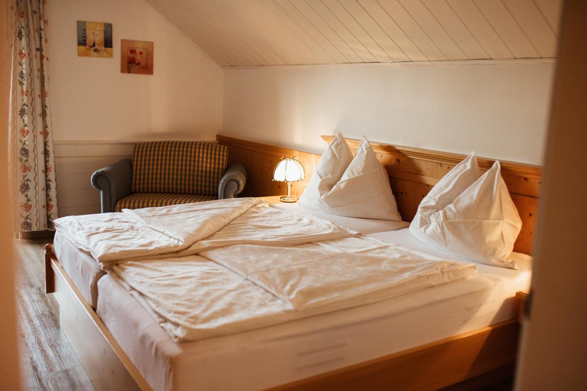 Primushaeusl Gaestehaus ストローブル 部屋 写真